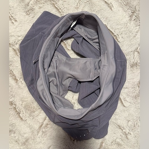 Athleta Run With It Textured 3.5" Shorts Size Small - Picture 9 of 16